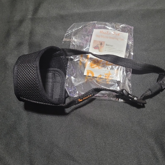 New Heele Pet Soft Muzzle~Adjustable~Drinkable - Picture 2 of 9
